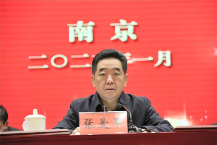 坚定捍卫“两个确立”，做党的创新理论的信仰者、研究者、传播者和实践者