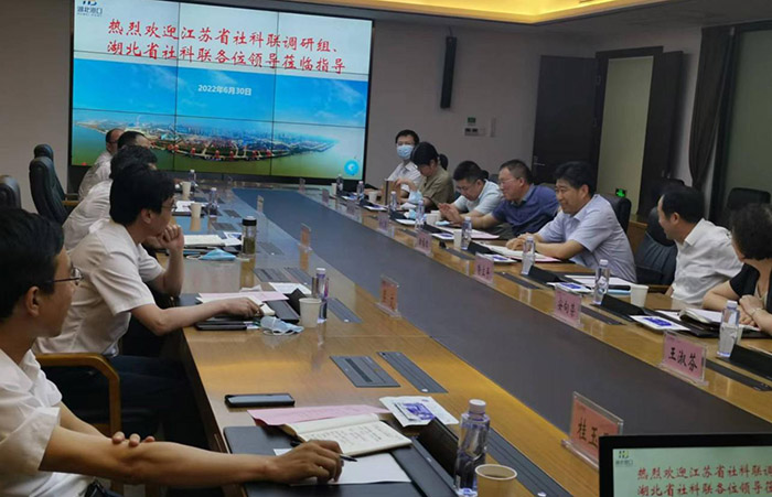曲福田赴重庆湖北社科联调研