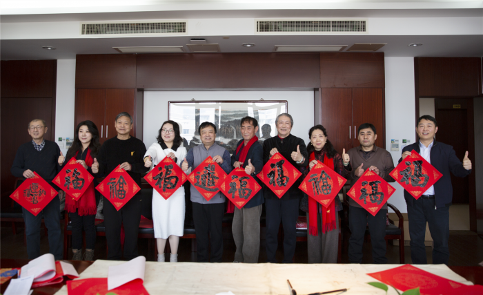 省散文学会开展书画家送春联进机关活动