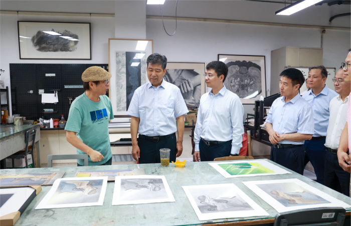 曲福田赴苏州开展社科工作调研