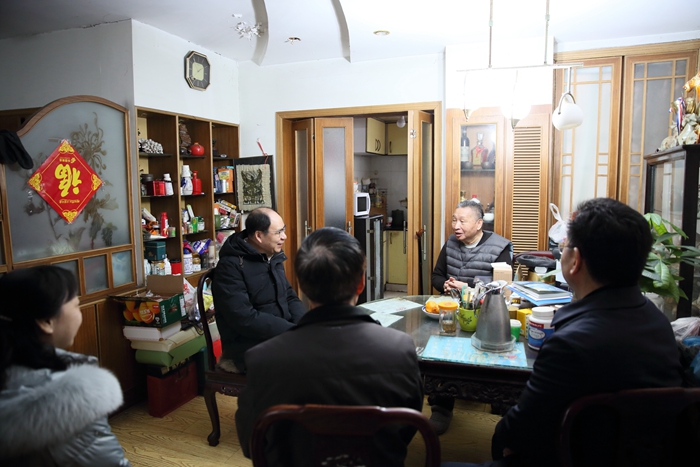 省社科联春节前夕看望慰问老领导老同志