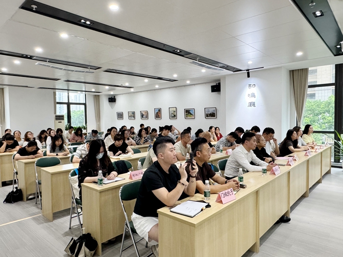 【党建引领-社科专家基层行系列活动】 科创下沉基层 赋能产业提质 江苏省扬子江创新型城市研究院开展专家基层行活动