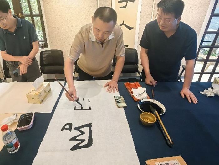 【党建引领-社科专家基层行系列活动】墨韵润初心 甲骨传文脉｜一场跨越三千年的“寻光”之约在社科之家启幕