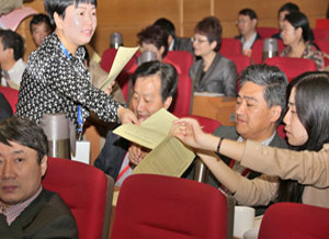 江苏省社科联八届理事会召开第一次会议