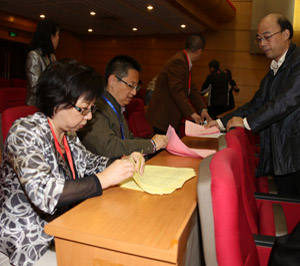 江苏省社科联八届理事会召开第一次会议