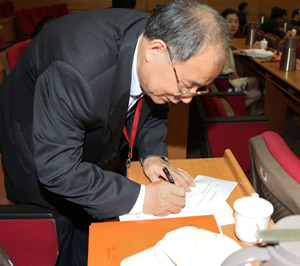 江苏省社科联八届理事会召开第一次会议