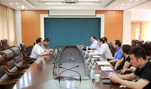 刘德海书记在淮海工学院调研高校社科工作